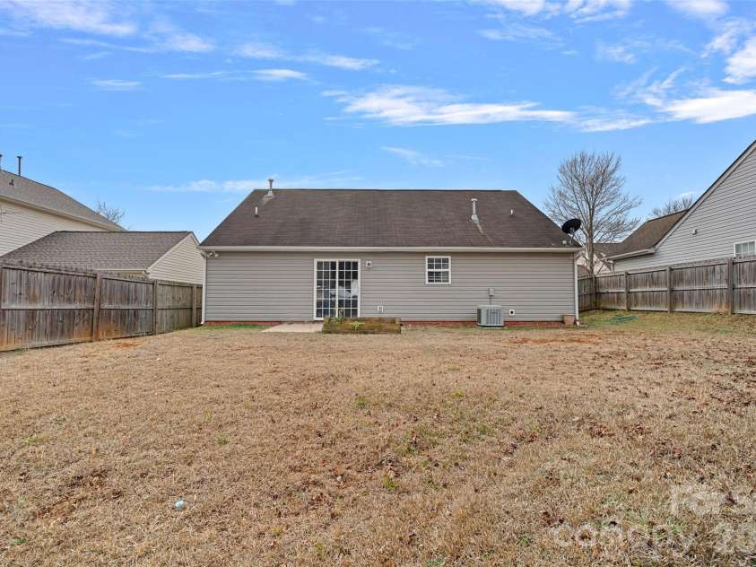 7117 Angela Marie Court, Charlotte, NC 28215.  MLS# CAR4302543, YatesRealty ID 3917. 