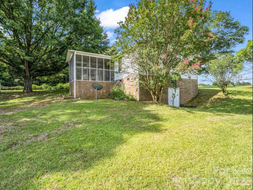 141 Hicks Grove Extension, Mooresboro, NC 28114.  MLS# CAR4403942, YatesRealty ID 39176. 