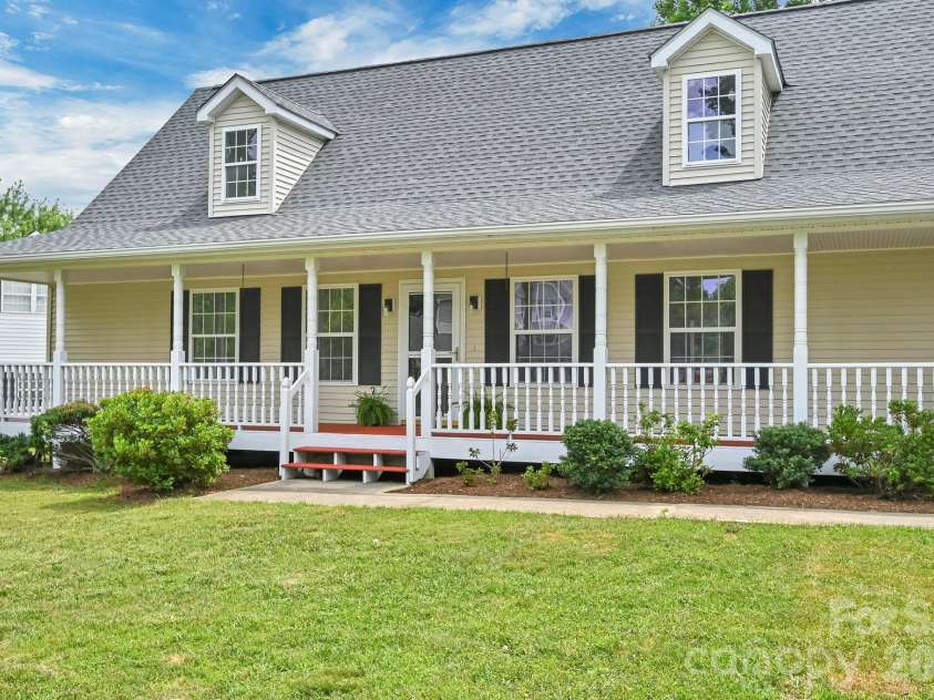 51 Jericho Ridge Road, Fletcher, NC 28732.  MLS# CAR4397516, YatesRealty ID 39177. 