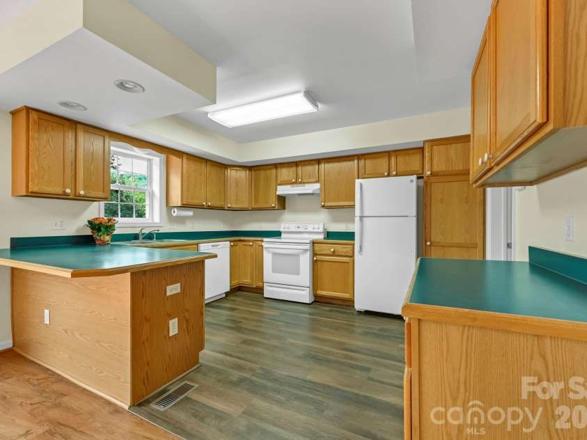 51 Jericho Ridge Road, Fletcher, NC 28732.  MLS# CAR4397516, YatesRealty ID 39177. 