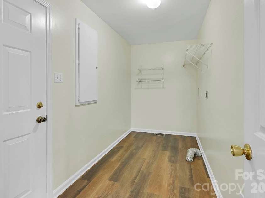 51 Jericho Ridge Road, Fletcher, NC 28732.  MLS# CAR4397516, YatesRealty ID 39177. Laundry Room on Main, next to the garage
