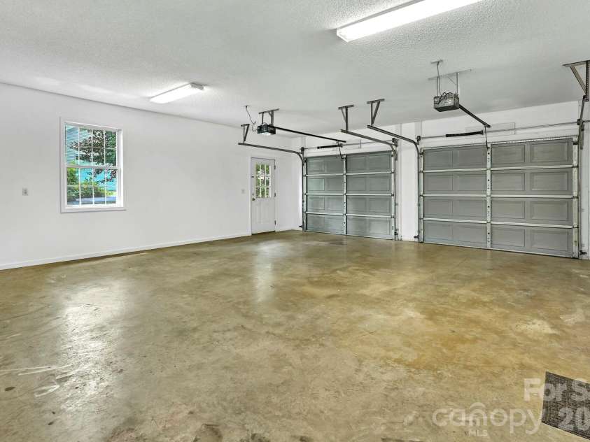 51 Jericho Ridge Road, Fletcher, NC 28732.  MLS# CAR4397516, YatesRealty ID 39177. Oversized garage
