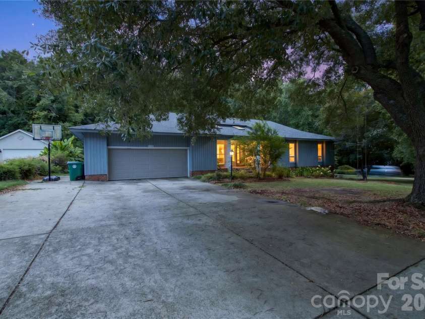 19330 Yachtman Drive, Cornelius, NC 28031.  MLS# CAR4399755, YatesRealty ID 39178. 