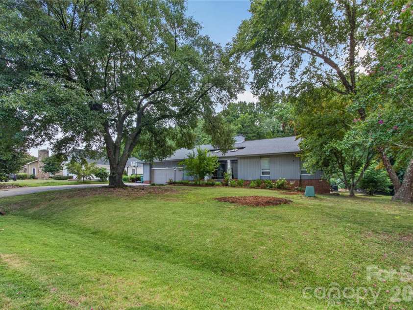 19330 Yachtman Drive, Cornelius, NC 28031.  MLS# CAR4399755, YatesRealty ID 39178. 