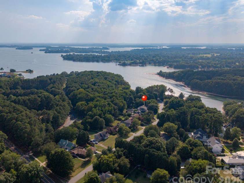 19330 Yachtman Drive, Cornelius, NC 28031.  MLS# CAR4399755, YatesRealty ID 39178. 