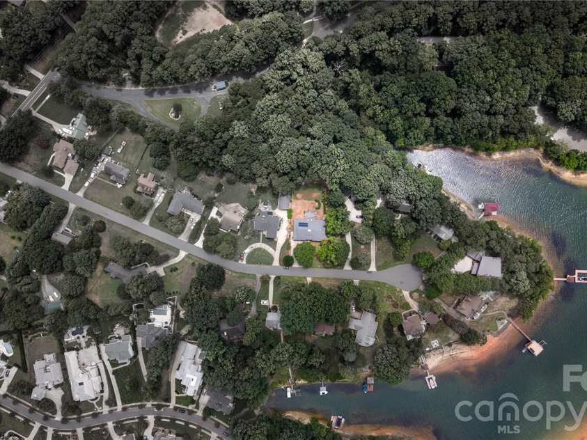 19330 Yachtman Drive, Cornelius, NC 28031.  MLS# CAR4399755, YatesRealty ID 39178. 