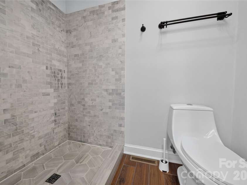19330 Yachtman Drive, Cornelius, NC 28031.  MLS# CAR4399755, YatesRealty ID 39178. 