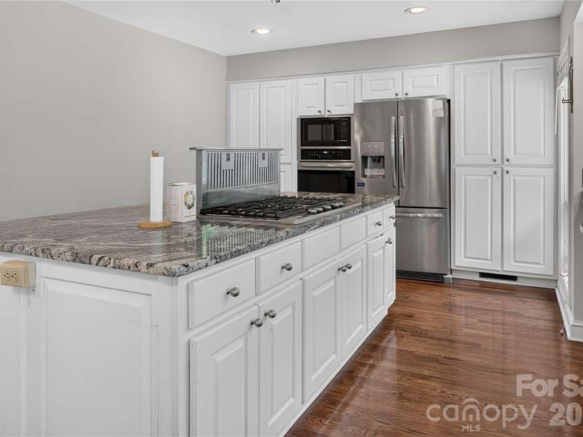 19330 Yachtman Drive, Cornelius, NC 28031.  MLS# CAR4399755, YatesRealty ID 39178. 