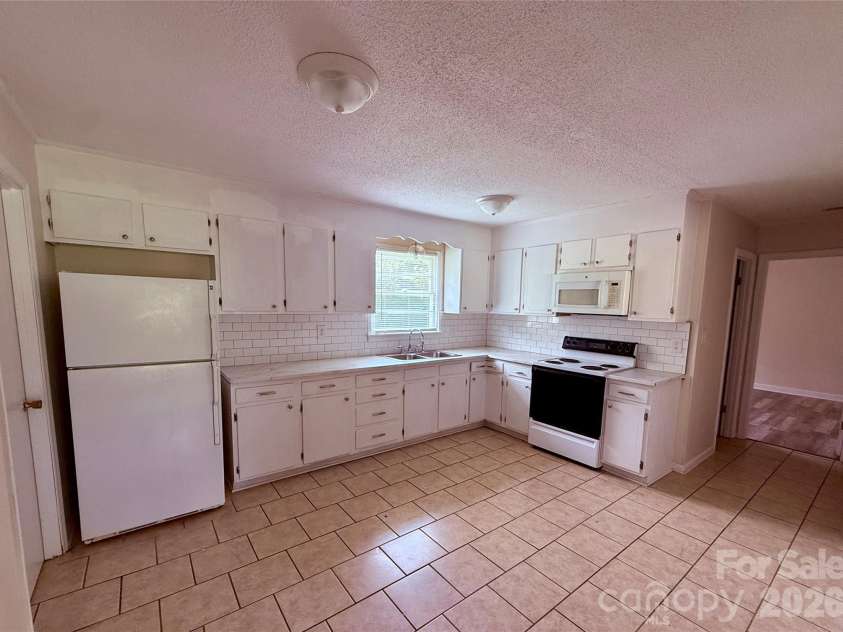 4209 Homeplace Drive, Shelby, NC 28152.  MLS# CAR4302755, YatesRealty ID 3918. Kitchen