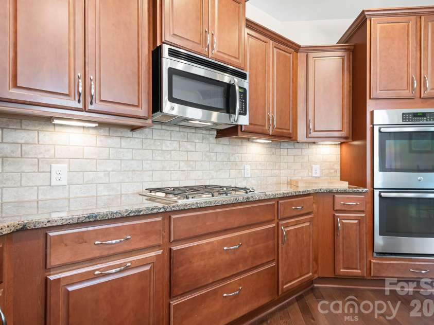 127 Brawley Point Circle, Mooresville, NC 28117.  MLS# CAR4399063, YatesRealty ID 39180. 