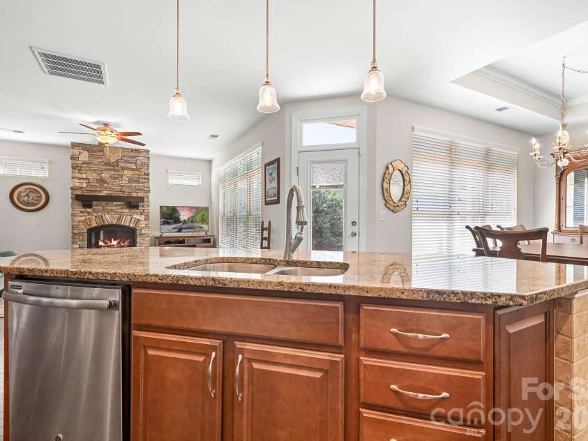 127 Brawley Point Circle, Mooresville, NC 28117.  MLS# CAR4399063, YatesRealty ID 39180. 