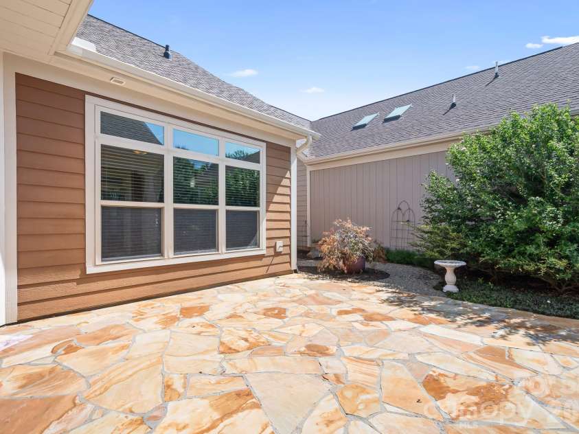 127 Brawley Point Circle, Mooresville, NC 28117.  MLS# CAR4399063, YatesRealty ID 39180. 