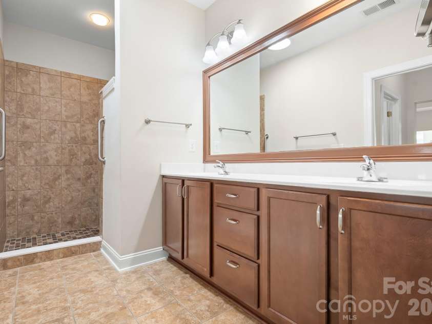 127 Brawley Point Circle, Mooresville, NC 28117.  MLS# CAR4399063, YatesRealty ID 39180. 