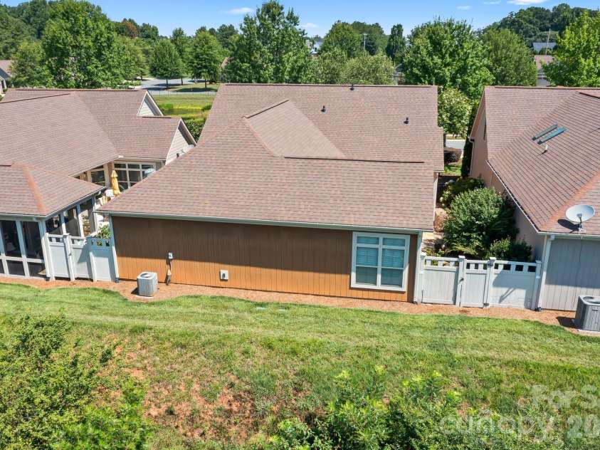127 Brawley Point Circle, Mooresville, NC 28117.  MLS# CAR4399063, YatesRealty ID 39180. 