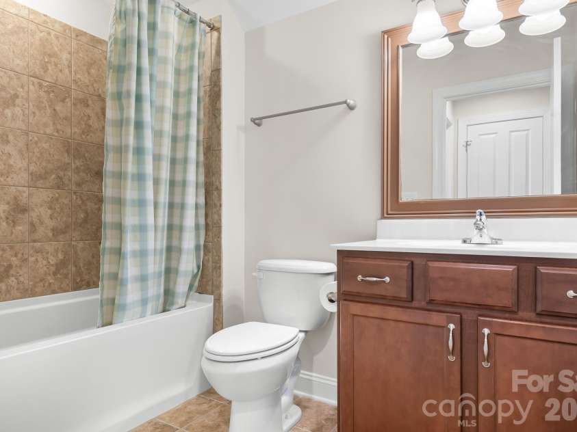 127 Brawley Point Circle, Mooresville, NC 28117.  MLS# CAR4399063, YatesRealty ID 39180. Upper Full Bath!