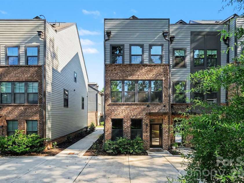 300 Twinflower Lane, Charlotte, NC 28205.  MLS# CAR4386906, YatesRealty ID 39181. 