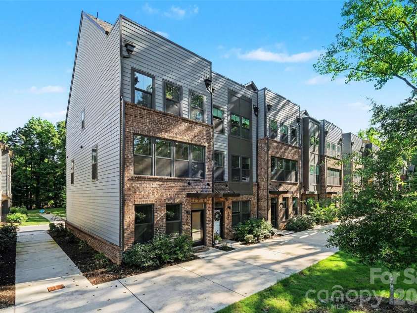 300 Twinflower Lane, Charlotte, NC 28205.  MLS# CAR4386906, YatesRealty ID 39181. 