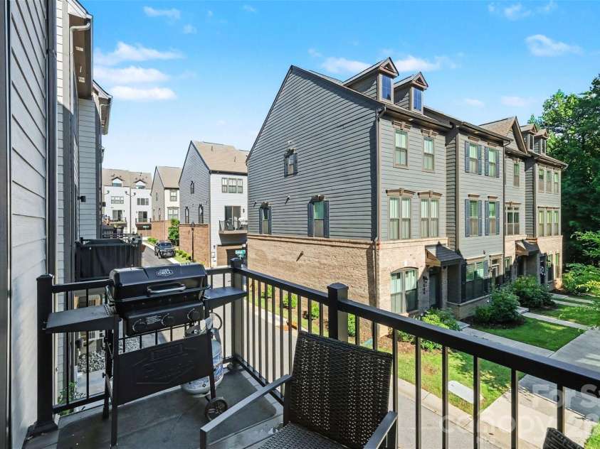 300 Twinflower Lane, Charlotte, NC 28205.  MLS# CAR4386906, YatesRealty ID 39181. 