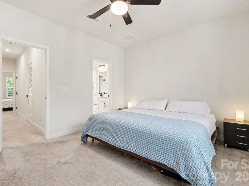 300 Twinflower Lane, Charlotte, NC 28205.  MLS# CAR4386906, YatesRealty ID 39181. 