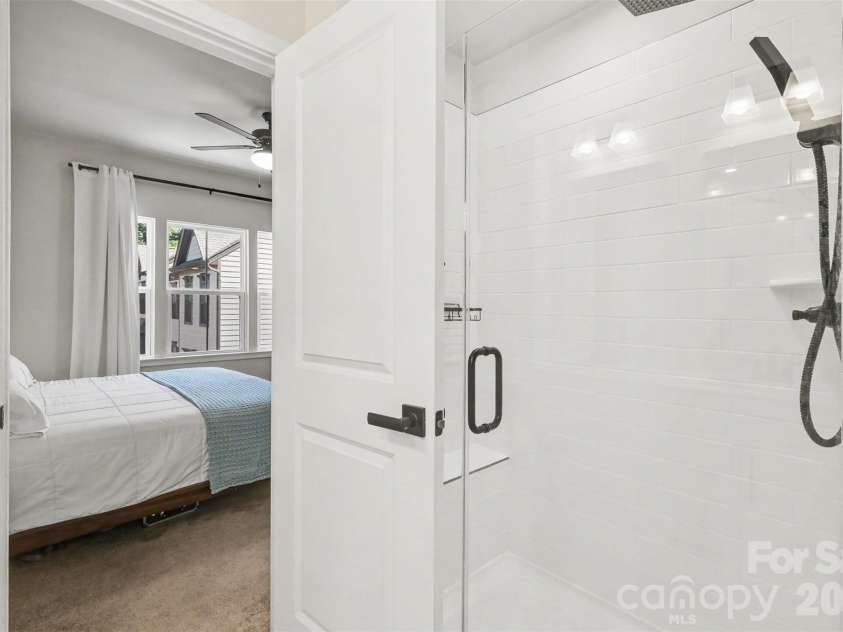 300 Twinflower Lane, Charlotte, NC 28205.  MLS# CAR4386906, YatesRealty ID 39181. 