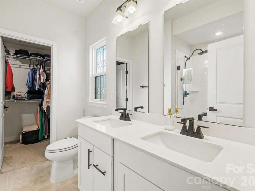 300 Twinflower Lane, Charlotte, NC 28205.  MLS# CAR4386906, YatesRealty ID 39181. 