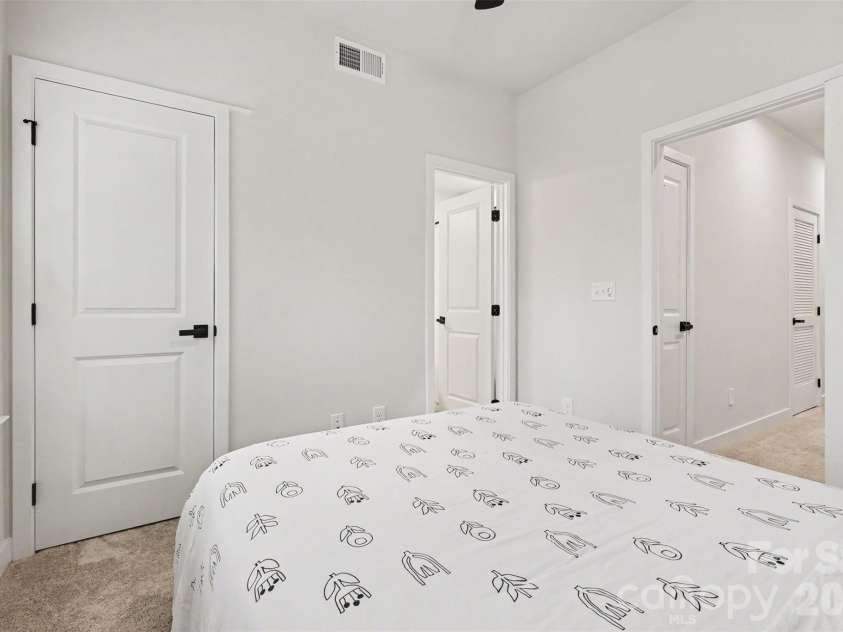 300 Twinflower Lane, Charlotte, NC 28205.  MLS# CAR4386906, YatesRealty ID 39181. 