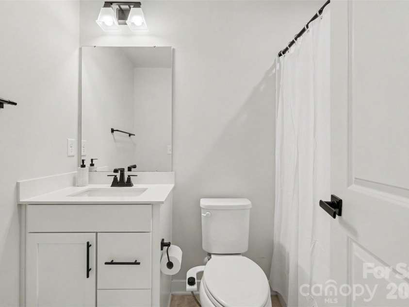 300 Twinflower Lane, Charlotte, NC 28205.  MLS# CAR4386906, YatesRealty ID 39181. 