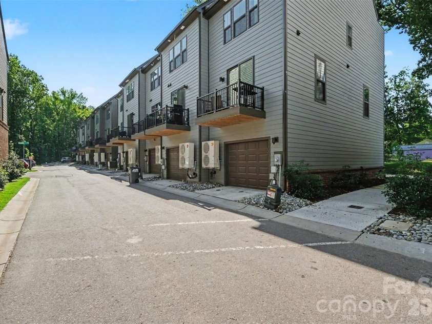 300 Twinflower Lane, Charlotte, NC 28205.  MLS# CAR4386906, YatesRealty ID 39181. 