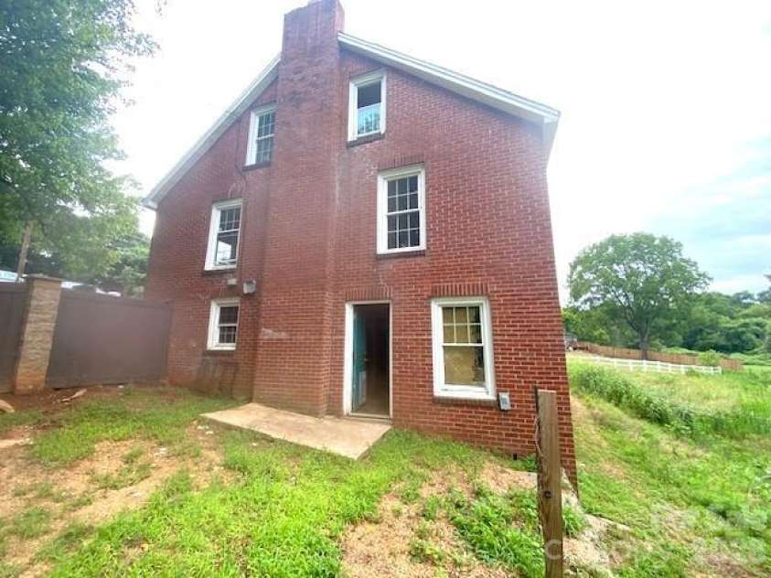 2689 Harris Henrietta Road, Mooresboro, NC 28114.  MLS# CAR4405970, YatesRealty ID 39182. 