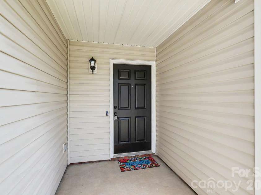 1745 Southwind Drive, Charlotte, NC 28216.  MLS# CAR4403320, YatesRealty ID 39186. 