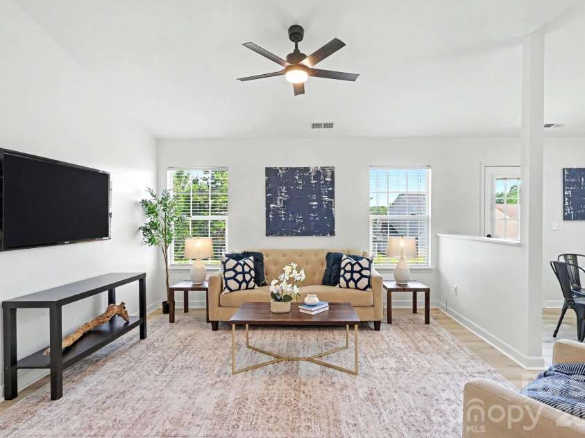 1745 Southwind Drive, Charlotte, NC 28216.  MLS# CAR4403320, YatesRealty ID 39186. 