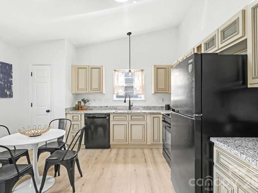 1745 Southwind Drive, Charlotte, NC 28216.  MLS# CAR4403320, YatesRealty ID 39186. 