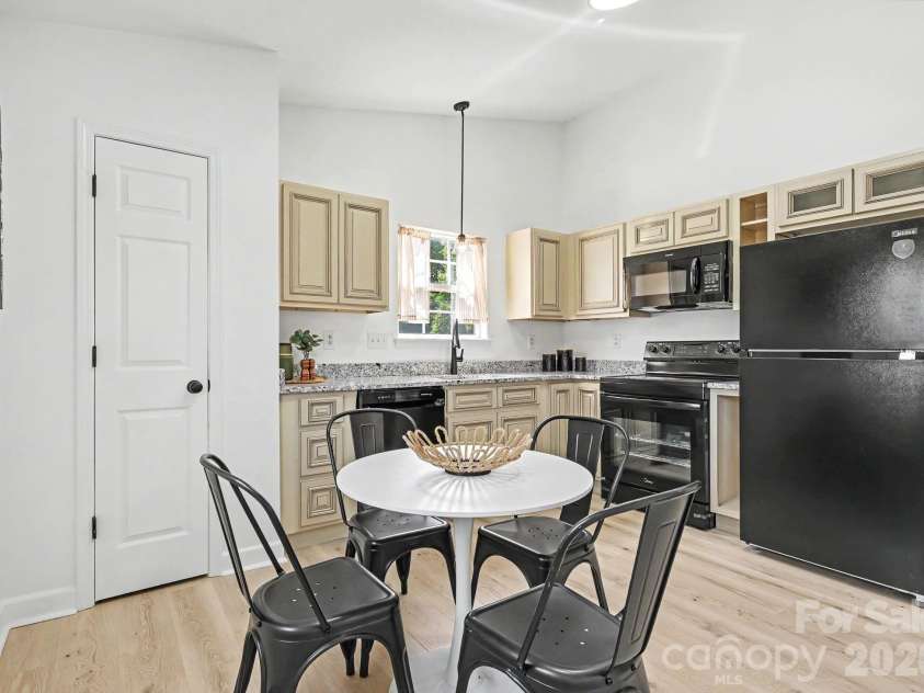 1745 Southwind Drive, Charlotte, NC 28216.  MLS# CAR4403320, YatesRealty ID 39186. 