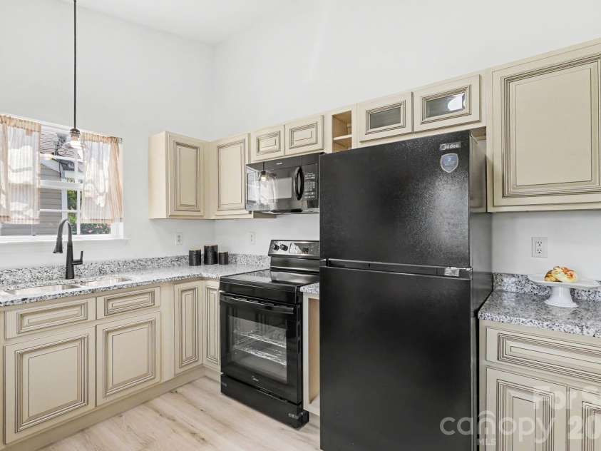 1745 Southwind Drive, Charlotte, NC 28216.  MLS# CAR4403320, YatesRealty ID 39186. 