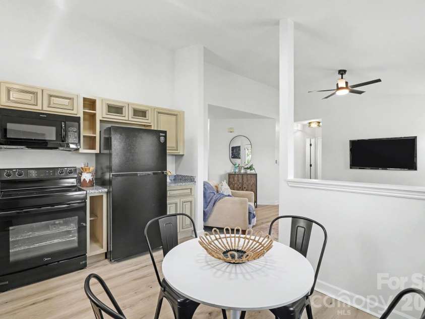 1745 Southwind Drive, Charlotte, NC 28216.  MLS# CAR4403320, YatesRealty ID 39186. 