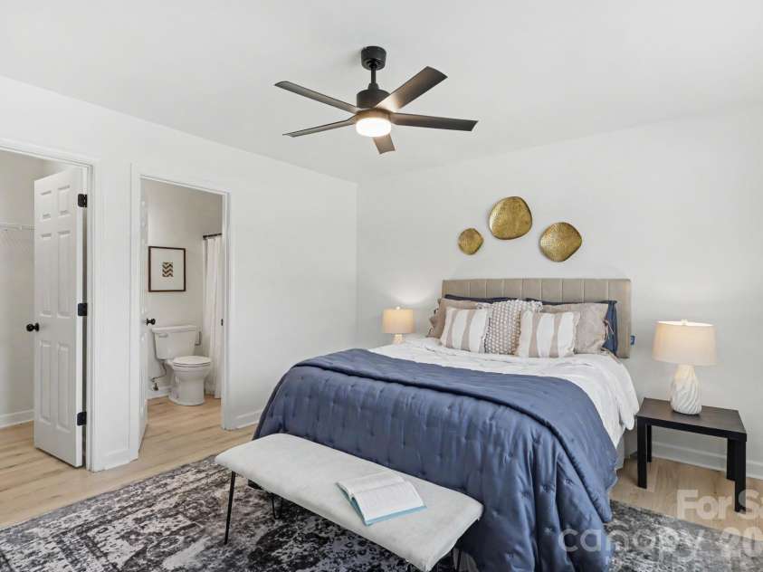 1745 Southwind Drive, Charlotte, NC 28216.  MLS# CAR4403320, YatesRealty ID 39186. 