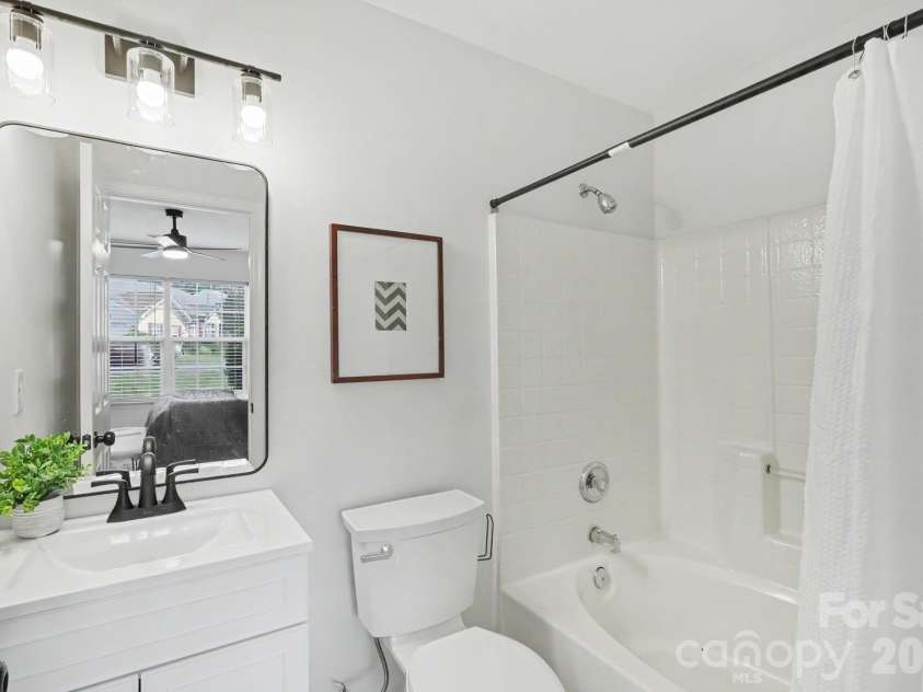 1745 Southwind Drive, Charlotte, NC 28216.  MLS# CAR4403320, YatesRealty ID 39186. 