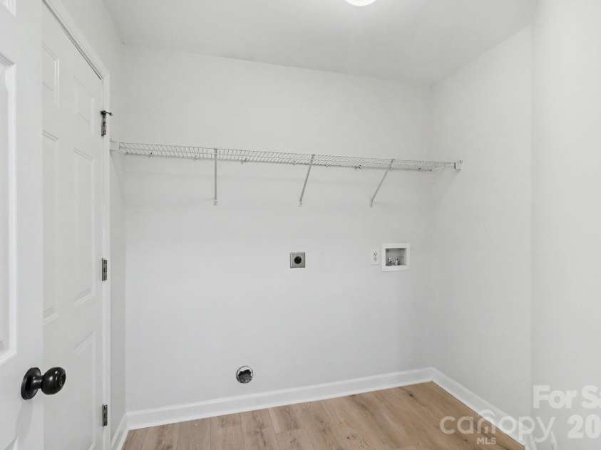 1745 Southwind Drive, Charlotte, NC 28216.  MLS# CAR4403320, YatesRealty ID 39186. 