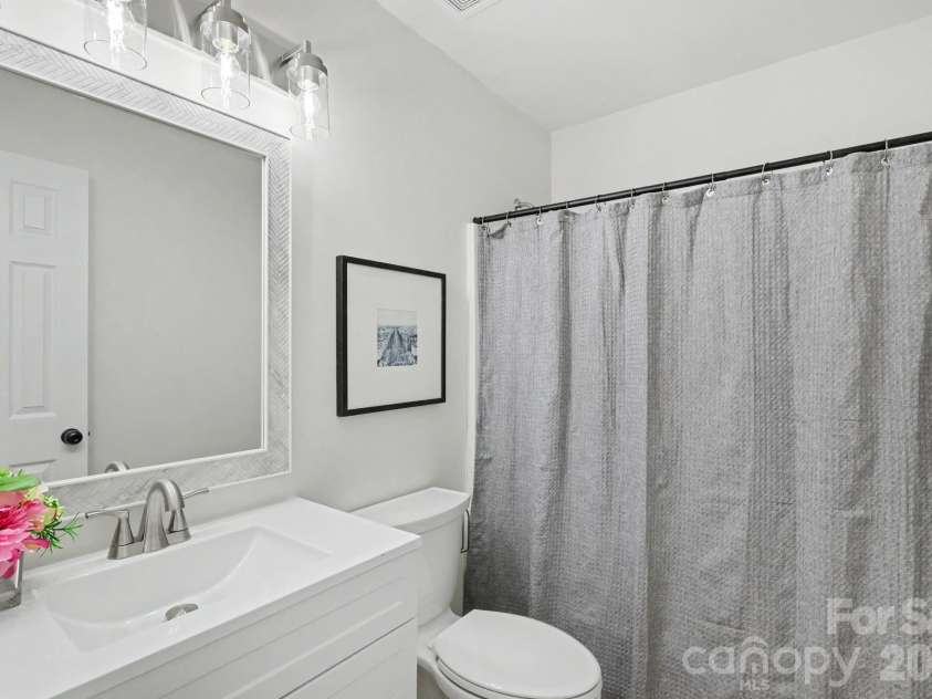 1745 Southwind Drive, Charlotte, NC 28216.  MLS# CAR4403320, YatesRealty ID 39186. 