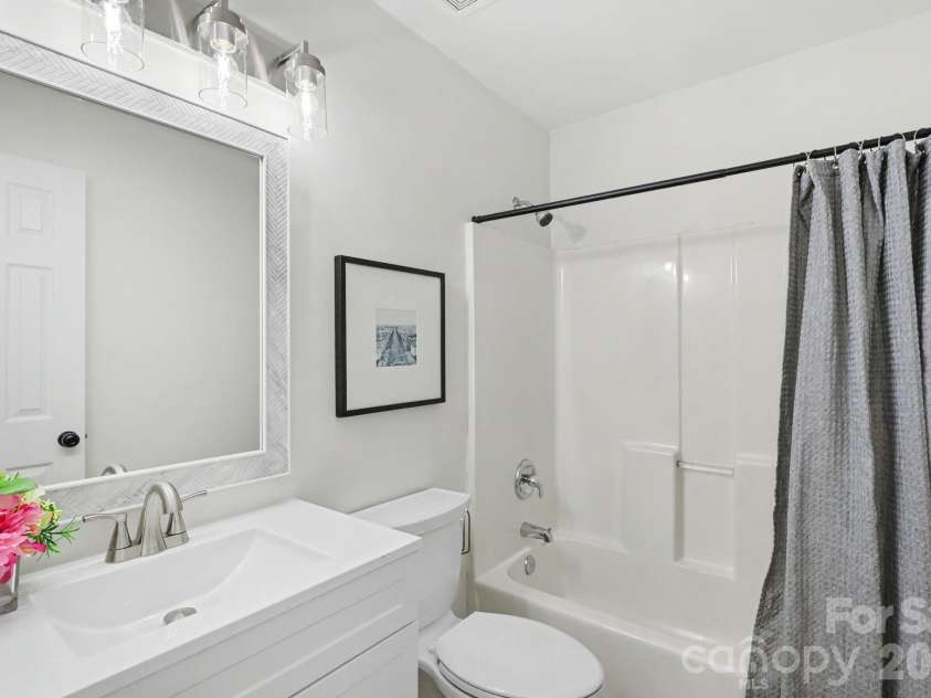 1745 Southwind Drive, Charlotte, NC 28216.  MLS# CAR4403320, YatesRealty ID 39186. 
