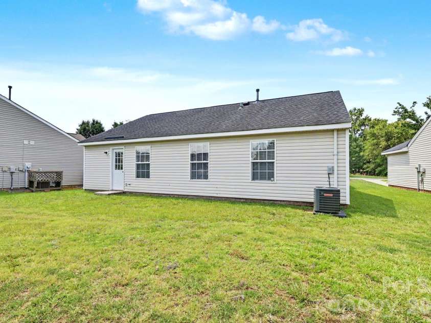 1745 Southwind Drive, Charlotte, NC 28216.  MLS# CAR4403320, YatesRealty ID 39186. 