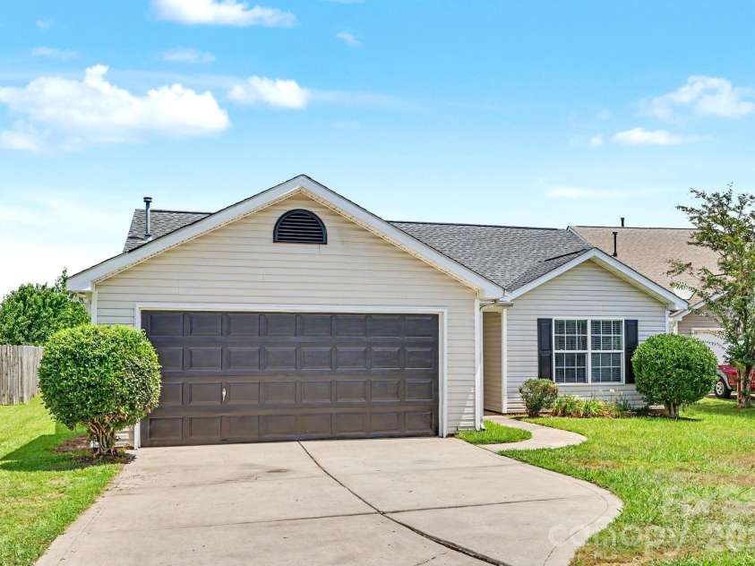 1745 Southwind Drive, Charlotte, NC 28216.  MLS# CAR4403320, YatesRealty ID 39186. 