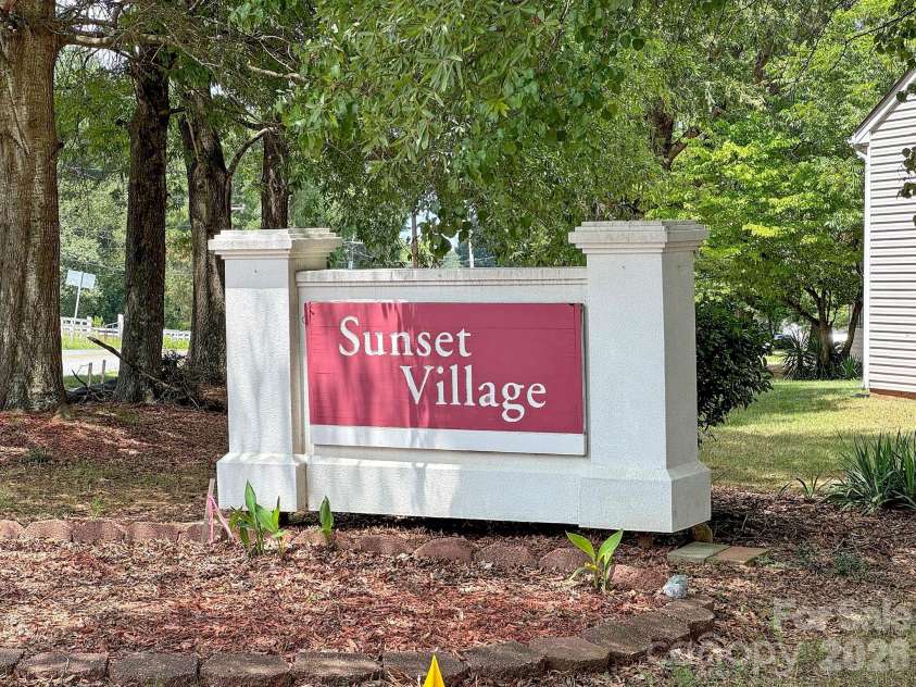 1745 Southwind Drive, Charlotte, NC 28216.  MLS# CAR4403320, YatesRealty ID 39186. 