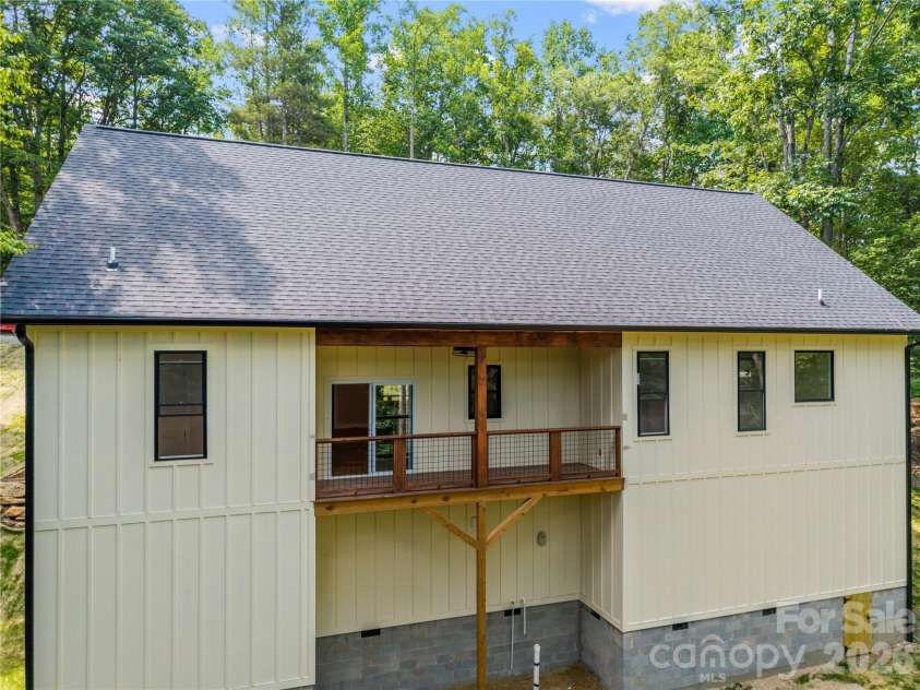 210 Hickory Tree Lane, Hendersonville, NC 28739.  MLS# CAR4398599, YatesRealty ID 39188. 