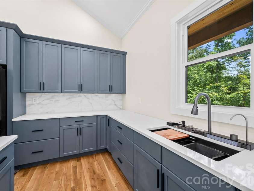 210 Hickory Tree Lane, Hendersonville, NC 28739.  MLS# CAR4398599, YatesRealty ID 39188. 