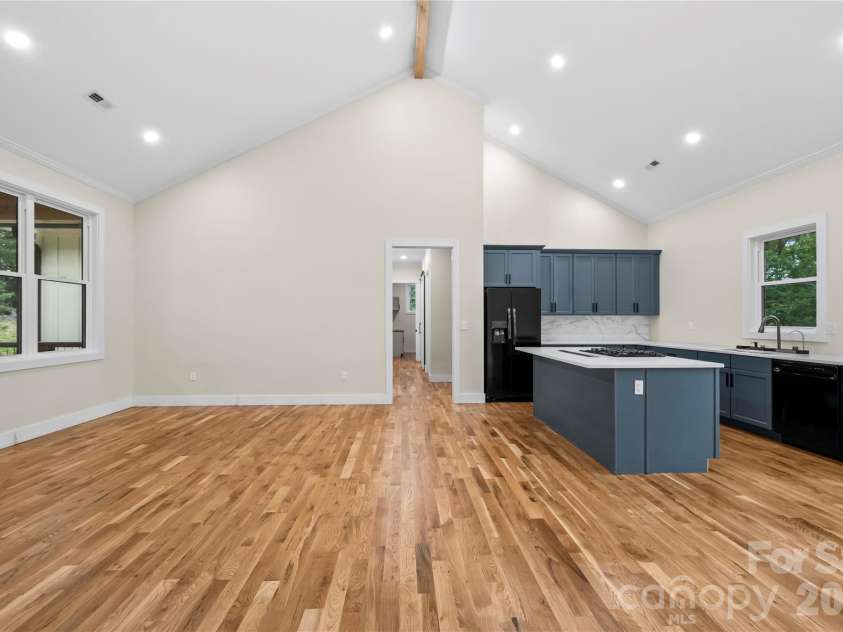 210 Hickory Tree Lane, Hendersonville, NC 28739.  MLS# CAR4398599, YatesRealty ID 39188. 