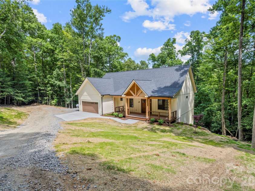 210 Hickory Tree Lane, Hendersonville, NC 28739.  MLS# CAR4398599, YatesRealty ID 39188. 