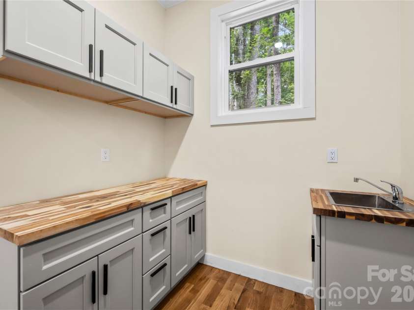 210 Hickory Tree Lane, Hendersonville, NC 28739.  MLS# CAR4398599, YatesRealty ID 39188. 