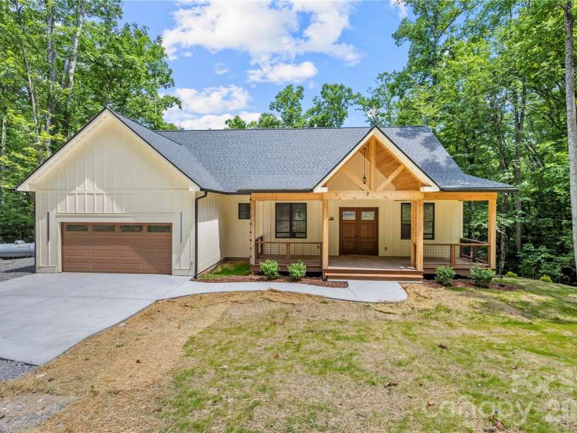 210 Hickory Tree Lane, Hendersonville, NC 28739.  MLS# CAR4398599, YatesRealty ID 39188. 