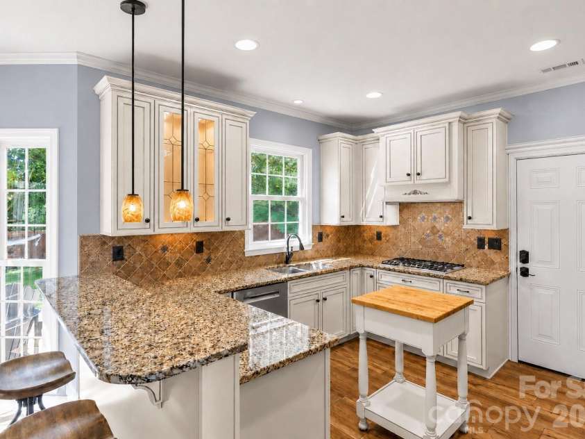 635 Highland Ridge Road, Mooresville, NC 28115.  MLS# CAR4404821, YatesRealty ID 39189. 